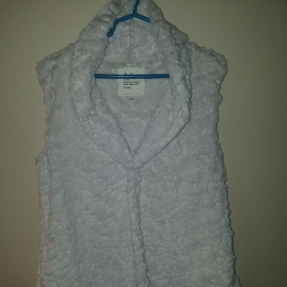 Dylan by True Grit- White/ Cream Vest